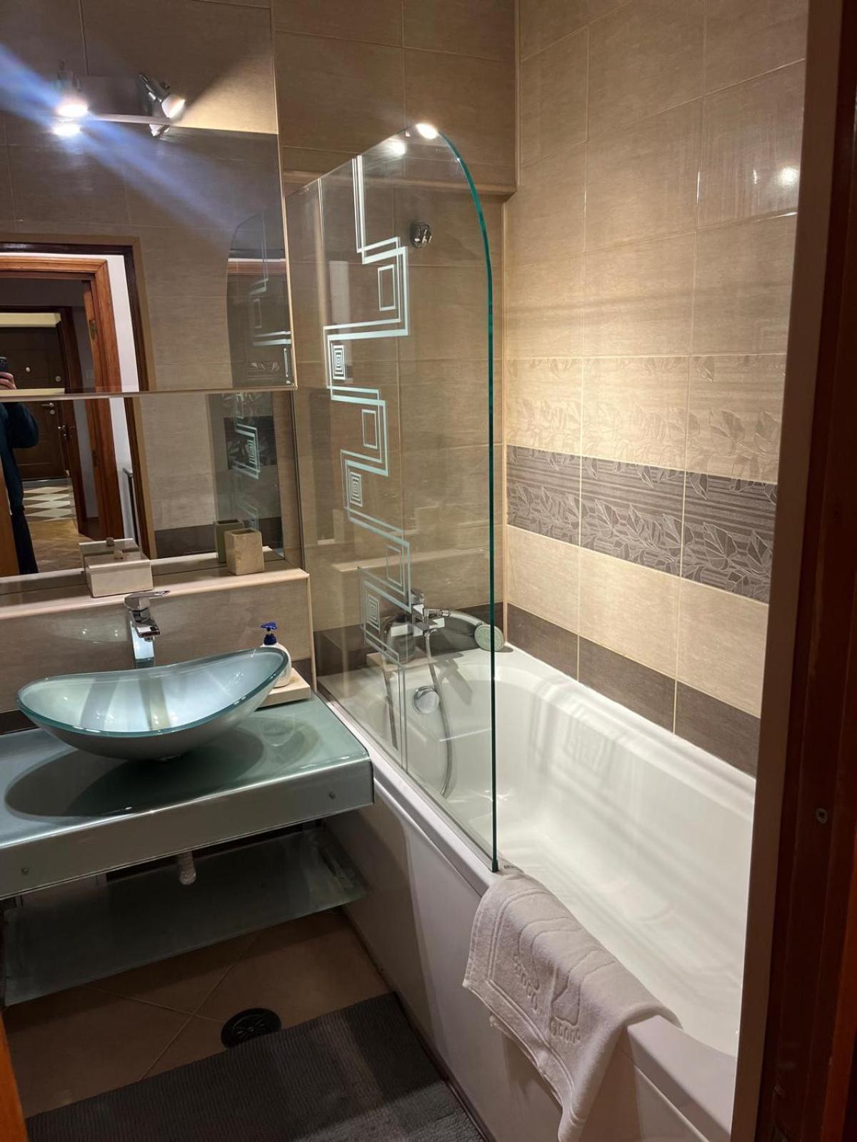 Romana 100 Sqm Deluxe Apartament Bukarest Exteriör bild
